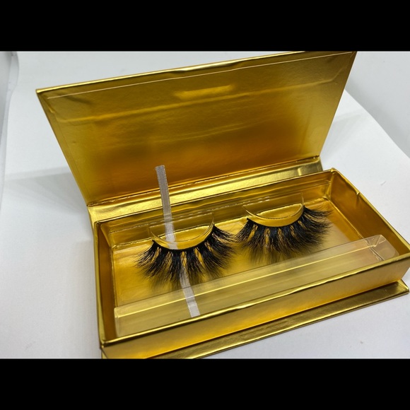 JHaley Beauty LLC Luxury Mink Lashes - Picture 8 of 10